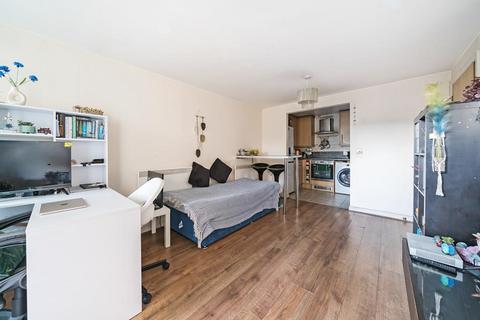 2 bedroom flat for sale, Feltham High Street,  Hounslow,  TW13