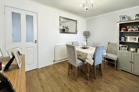 3 Addingham Close, Warwick, CV34 5XB
