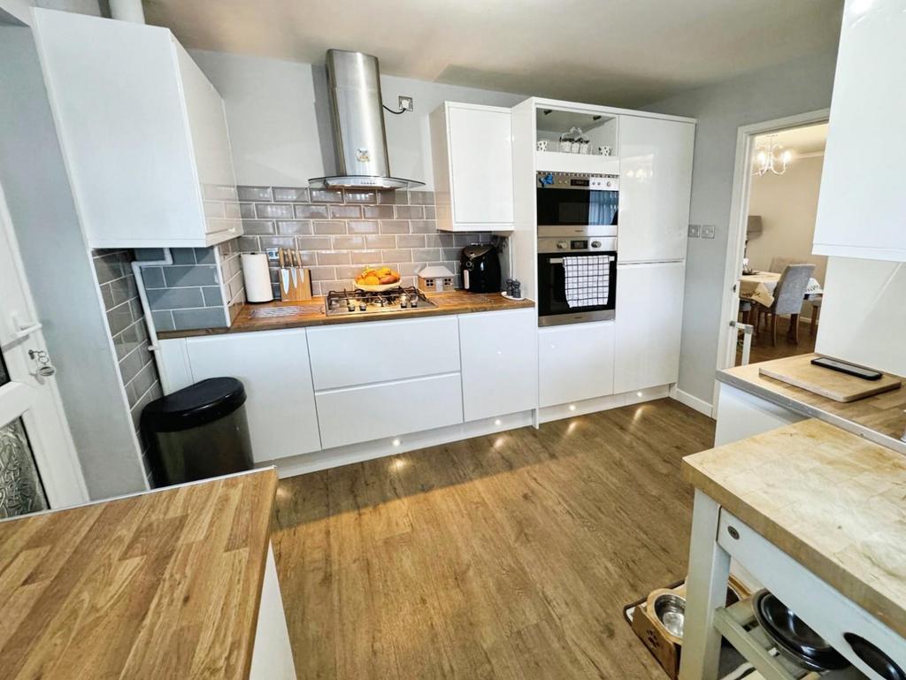 F3b5a425-Kitchen3.jpg