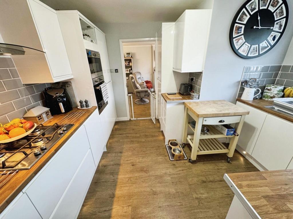 F86e63cf-Kitchen1.jpg