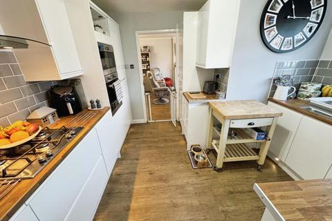 3 Addingham Close, Warwick, CV34 5XB