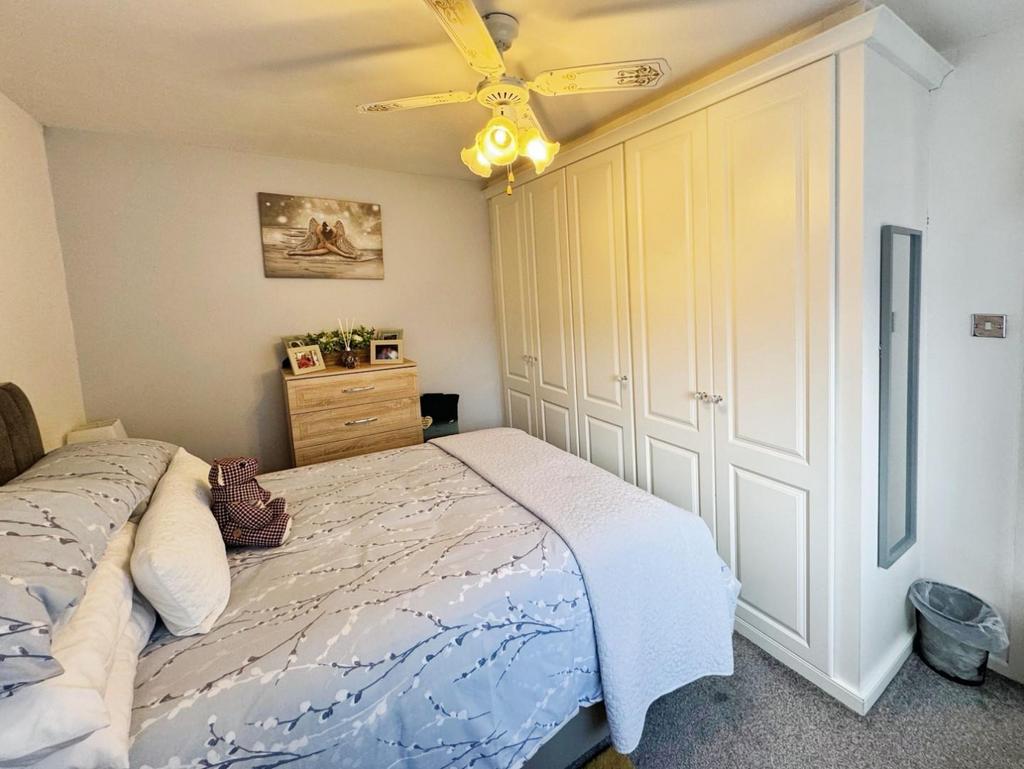 Df3cecc9-Bedroom 201.jpg