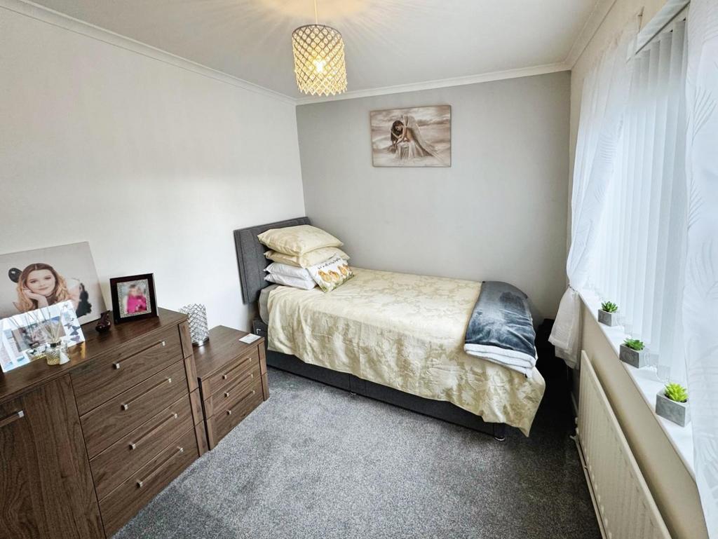 Ca840b09-Bedroom 202.jpg