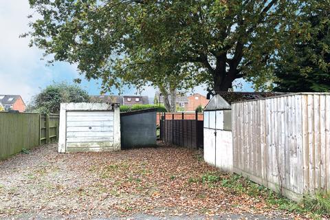 Garage for sale, Garage and Land to the Rear of 102-108 Abingdon Road, Drayton, Abingdon