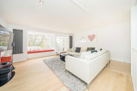 3 bedroom terraced house for sale, Lakeside, Weybridge KT13