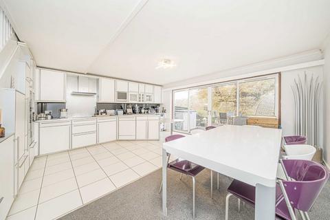 3 bedroom terraced house for sale, Lakeside, Weybridge KT13