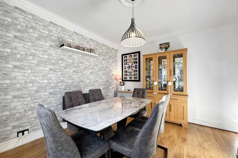 4 bedroom end of terrace house for sale, Second Avenue, Gillingham, Kent, ME7