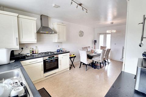 4 bedroom detached house for sale, Mixes Hill Road, Luton