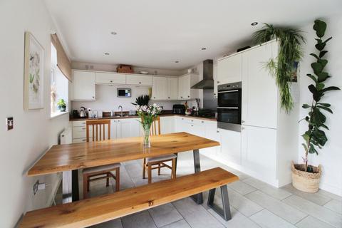 12 Evening Star, Royal Wootton Bassett, Swindon, SN4 8FR