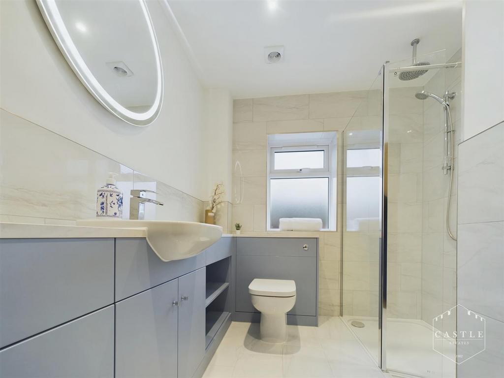 Ensuite bathroom