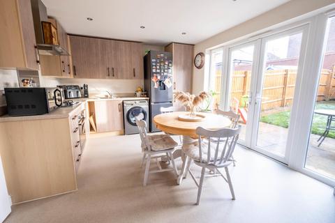 3 bedroom end of terrace house for sale, Engine Close, Bromsgrove. B60