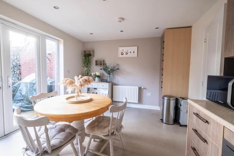 3 bedroom end of terrace house for sale, Engine Close, Bromsgrove. B60