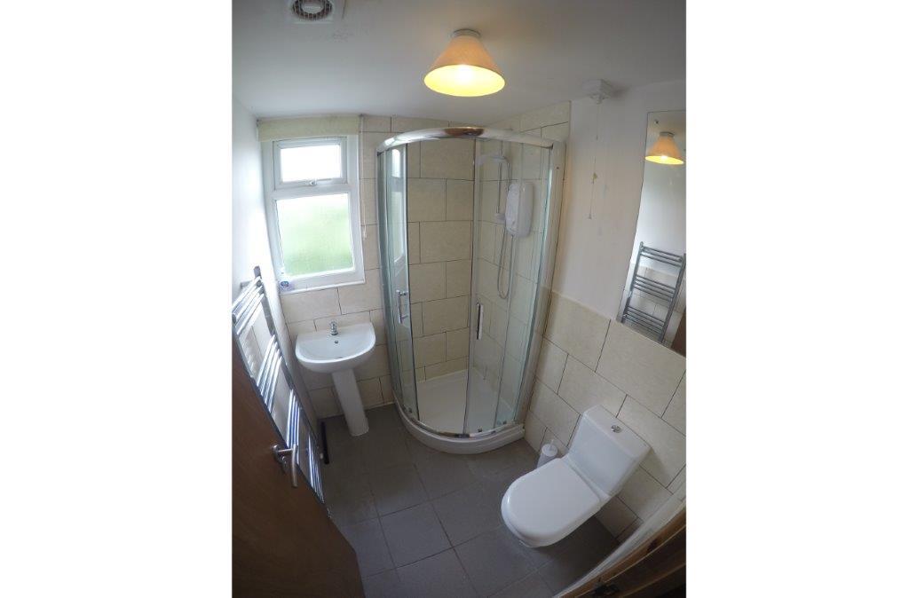 70 BR10 Bathroom 2nd Floor.jpg