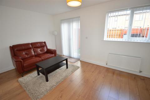 3 bedroom house to rent, Woolton Close, Manchester M5