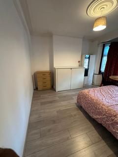 2 bedroom property to rent, FAIRMEAD GARDENS, BARKING IG4