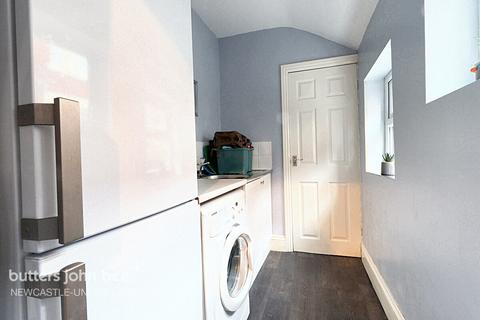 3 bedroom end of terrace house for sale, London Road, Newcastle