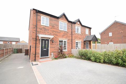 3 bedroom semi-detached house to rent, Benson Lane, Normanton WF6