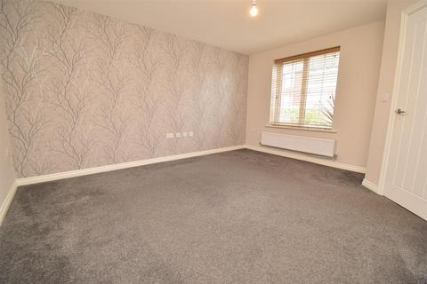 3 bedroom semi-detached house to rent, Benson Lane, Normanton WF6