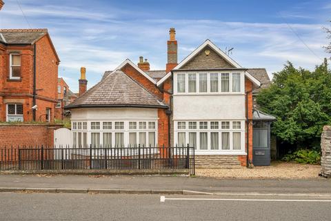 4 bedroom detached house for sale, Beacon Hill Road, Newark