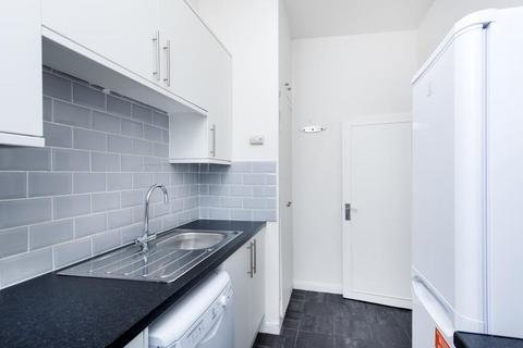 2 bedroom flat to rent, Crescent Road, Hornsey, N8