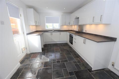 4 bedroom detached house to rent, 11 Penbryn Coch, Llanharry, Near Pontyclun, CF72 9FA