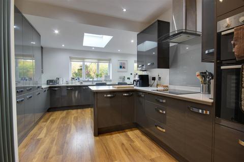 43 Corby Park, North Ferriby, HU14 3AX