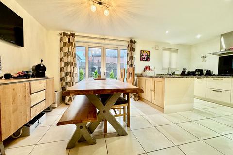 4 bedroom detached house for sale, Mallards Reach, Hengoed CF82