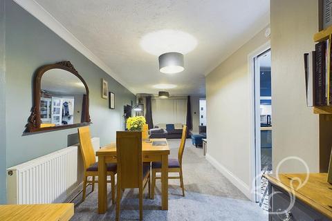 102 Adelaide Drive, Colchester, CO2 8UX