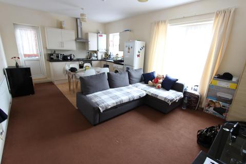 2 bedroom flat to rent, Cockfosters Road, Barnet EN4