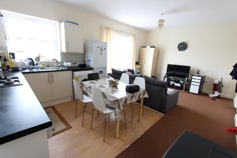 2 bedroom flat to rent, Cockfosters Road, Barnet EN4