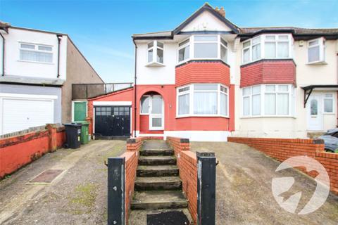 3 bedroom end of terrace house for sale, Clayhill Crescent, London, SE9