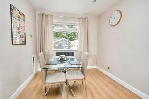 2 bedroom terraced house for sale, Victoria Crescent, Pudsey, West Yorkshire