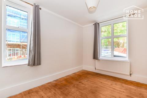 2 bedroom ground floor flat to rent, Fairfield Drive SW18