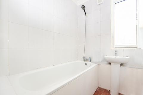 2 bedroom ground floor flat to rent, Fairfield Drive SW18