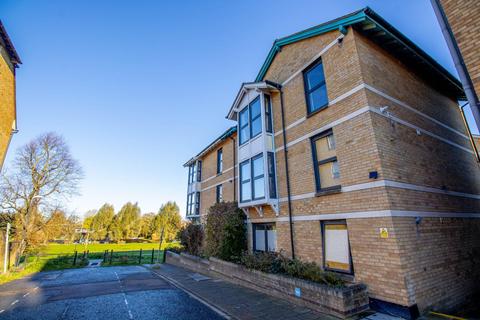 1 bedroom apartment to rent, Auckland Court, Auckland Road, Cambridge