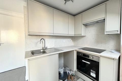 Studio to rent, Lansdowne Place, Hove