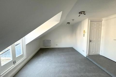 Studio to rent, Lansdowne Place, Hove