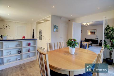 21 Flanders Close, Burbage, Hinckley, LE10 2FN