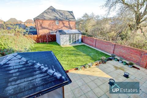 21 Flanders Close, Burbage, Hinckley, LE10 2FN