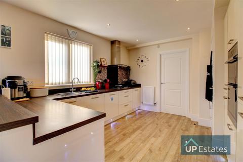 21 Flanders Close, Burbage, Hinckley, LE10 2FN