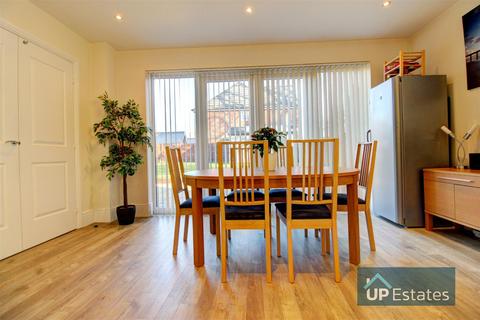 21 Flanders Close, Burbage, Hinckley, LE10 2FN