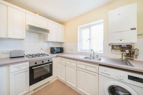 2 bedroom flat to rent, East Gardens, London SW17