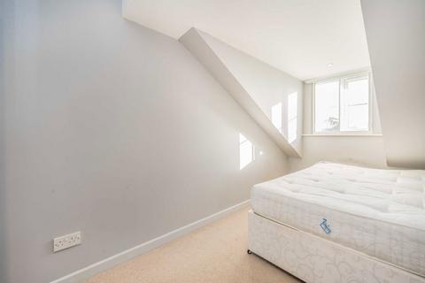 2 bedroom flat to rent, East Gardens, London SW17