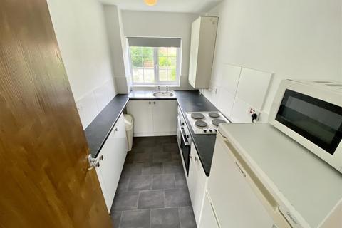 Studio to rent, Baylam Dell, Luton