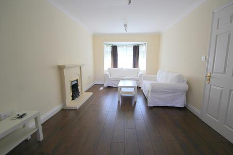 4 bedroom detached house to rent, Reigate RH2