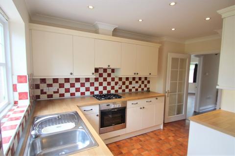 4 bedroom detached house to rent, Reigate RH2