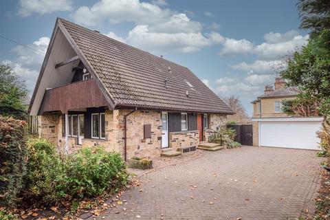 4 bedroom detached house for sale, Knowles Road, Brighouse