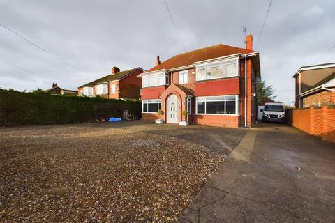 4 bedroom detached house for sale, Main Road, Bilton, HU11