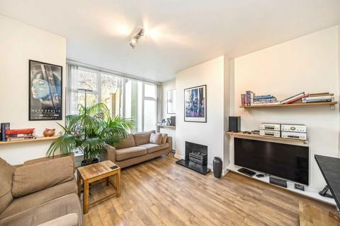 2 bedroom flat for sale, Wilfred Owen Close, London SW19