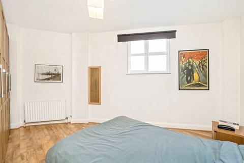 2 bedroom flat for sale, Wilfred Owen Close, London SW19